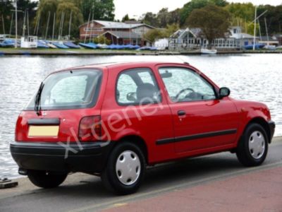 Автостекло Nissan March K11